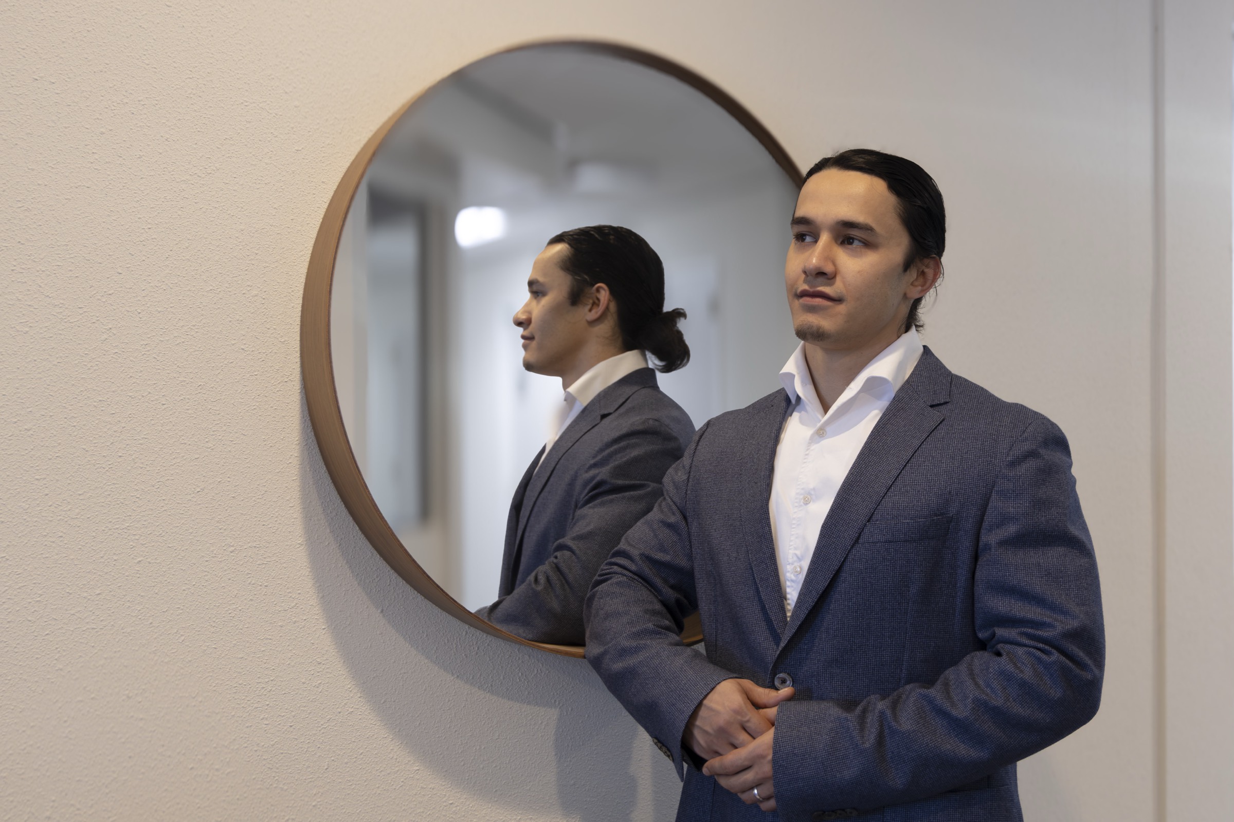 Nathan Smith, adviseur bij Smith Consultancy, in het kantoor